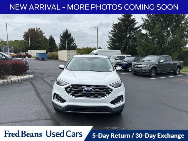 2022 Ford Edge SEL photo 2