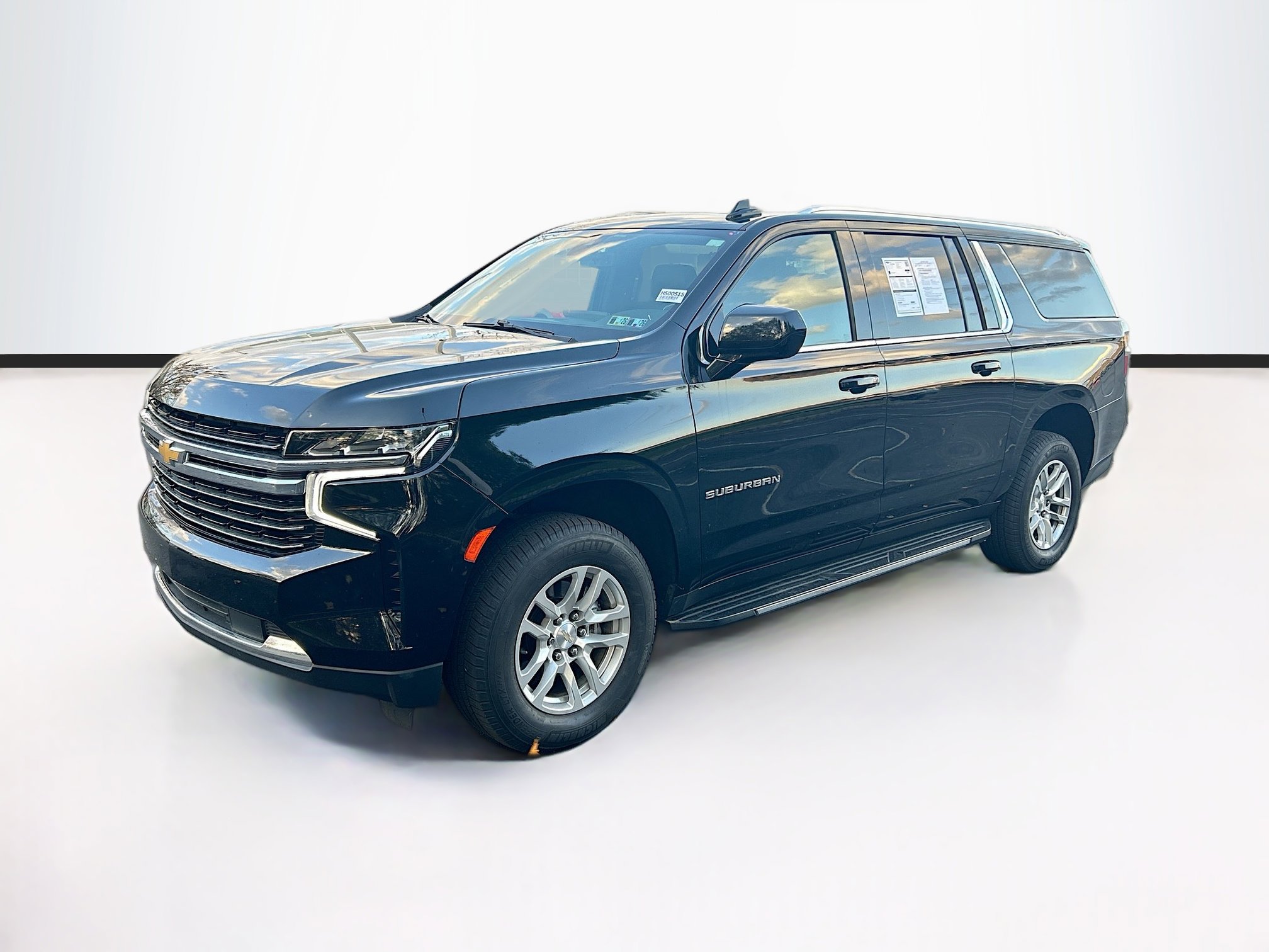2021 Chevrolet Suburban LT photo 3