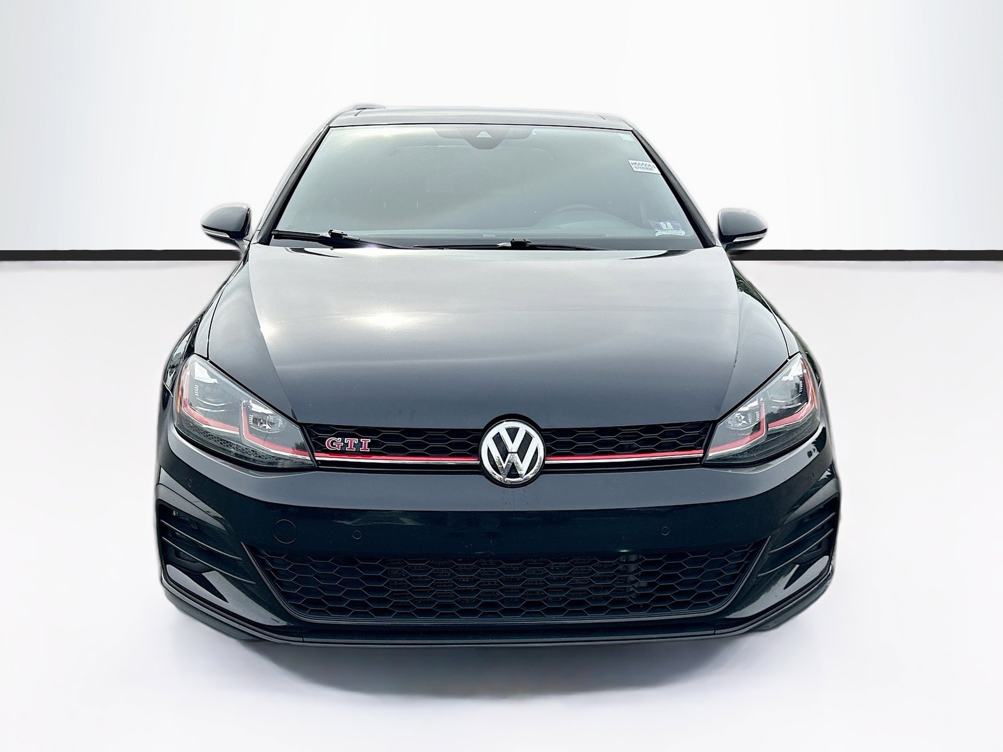 2019 Volkswagen Golf GTI photo 2