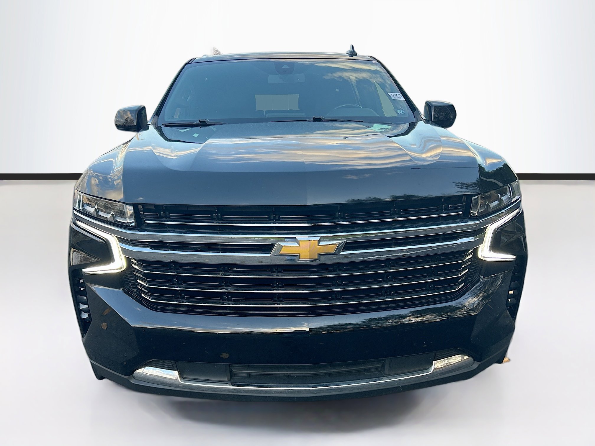 2021 Chevrolet Suburban LT photo 2