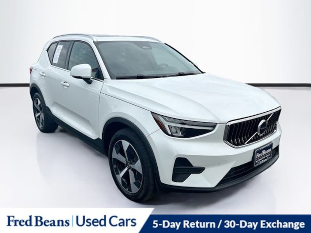 Used 2025 Volvo XC40 B5 Core Bright Theme SUV