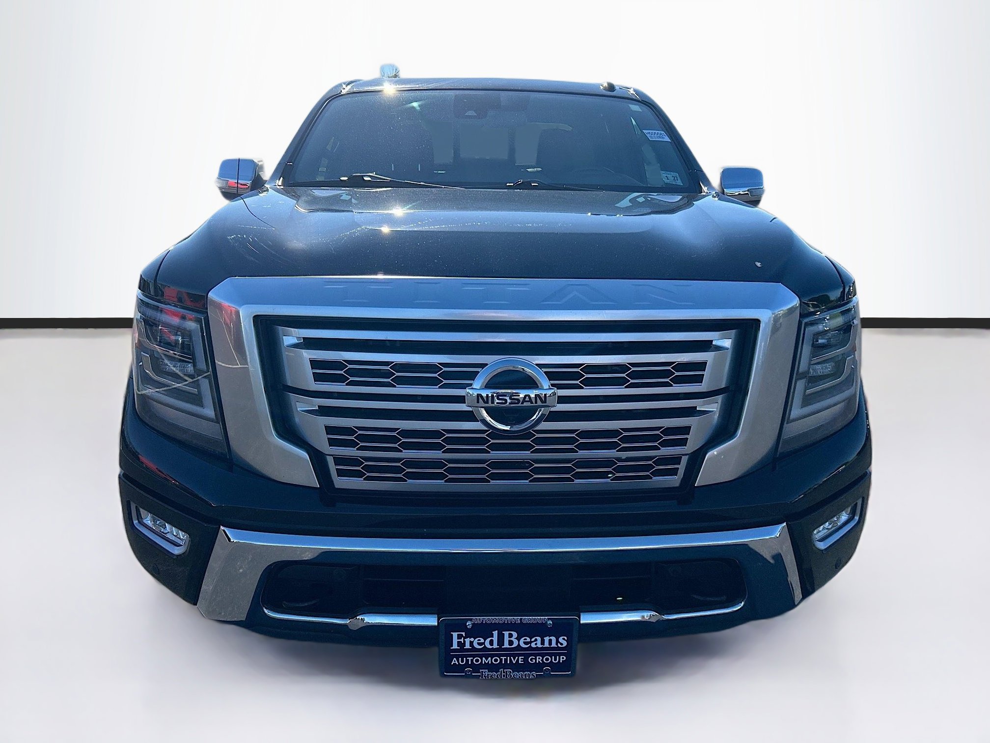 2021 Nissan Titan Platinum Reserve Crew Cab photo 2
