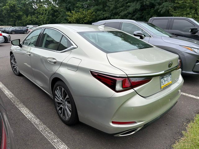 2019 Lexus ES 350 - Photo 6
