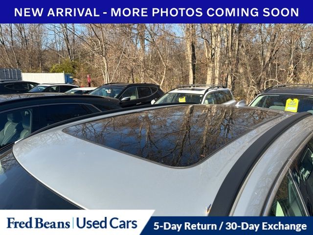 2022 Volvo XC60 B5 Momentum photo 4