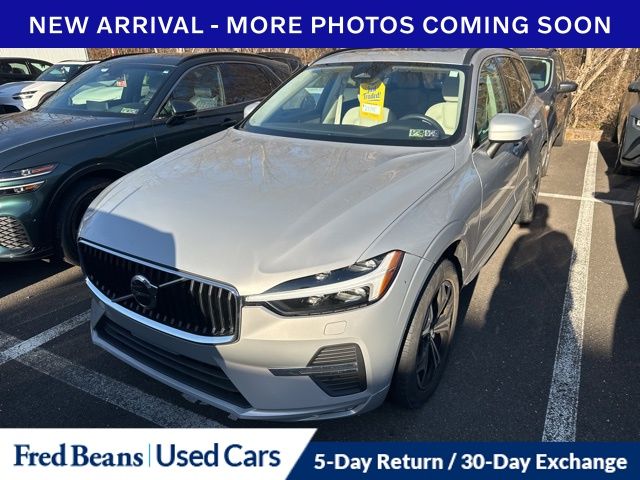 2022 Volvo XC60 B5 Momentum photo 2