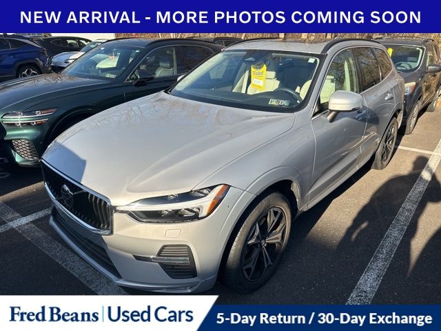 2022 Volvo XC60 B5 Momentum photo 3