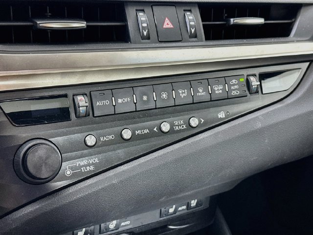 2019 Lexus ES F SPORT - Photo 19