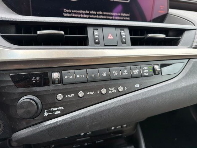 2019 Lexus ES 350 - Photo 23