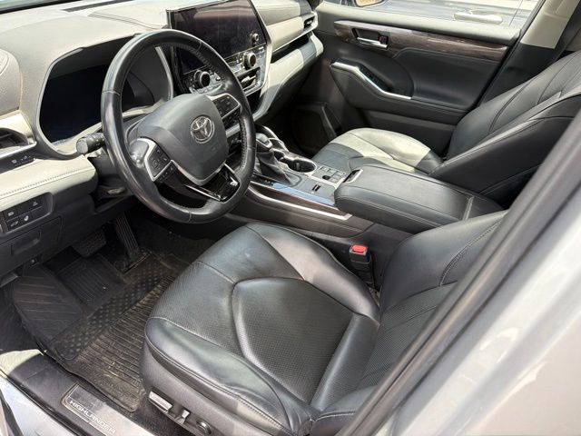 2023 Toyota Highlander Limited - Photo 18