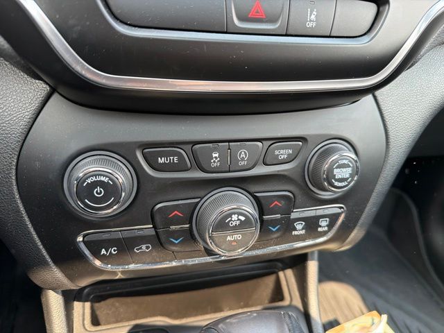 2022 Jeep Cherokee Latitude Lux - Photo 21