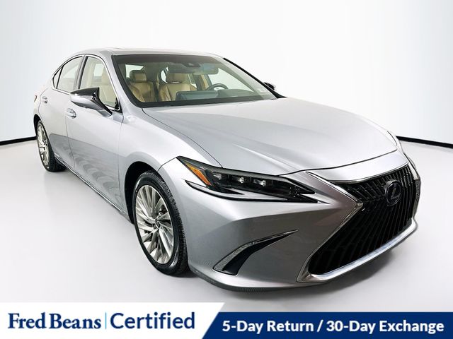 2022 Lexus ES Hybrid 300h Ultra Luxury's photo