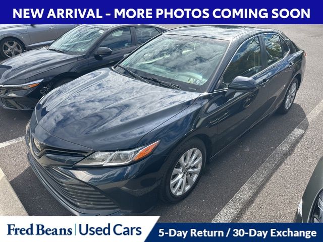 2018 Toyota Camry LE photo 2