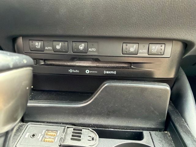 2019 Lexus ES 350 - Photo 22