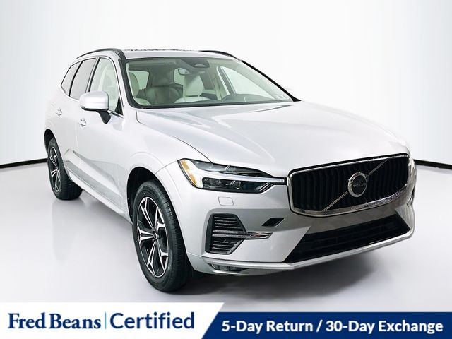 2022 Volvo XC60 Momentum's photo