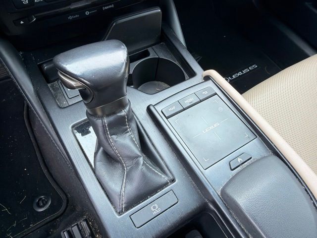 2019 Lexus ES 350 - Photo 21