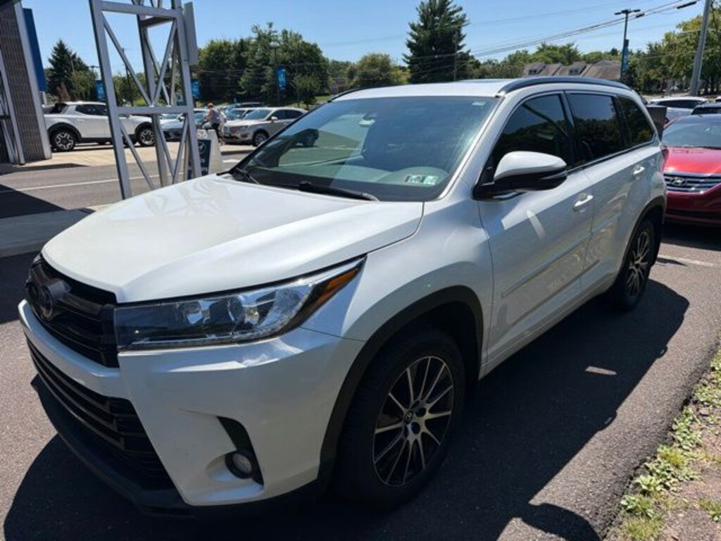 Used 2017 Toyota Highlander SE SUV