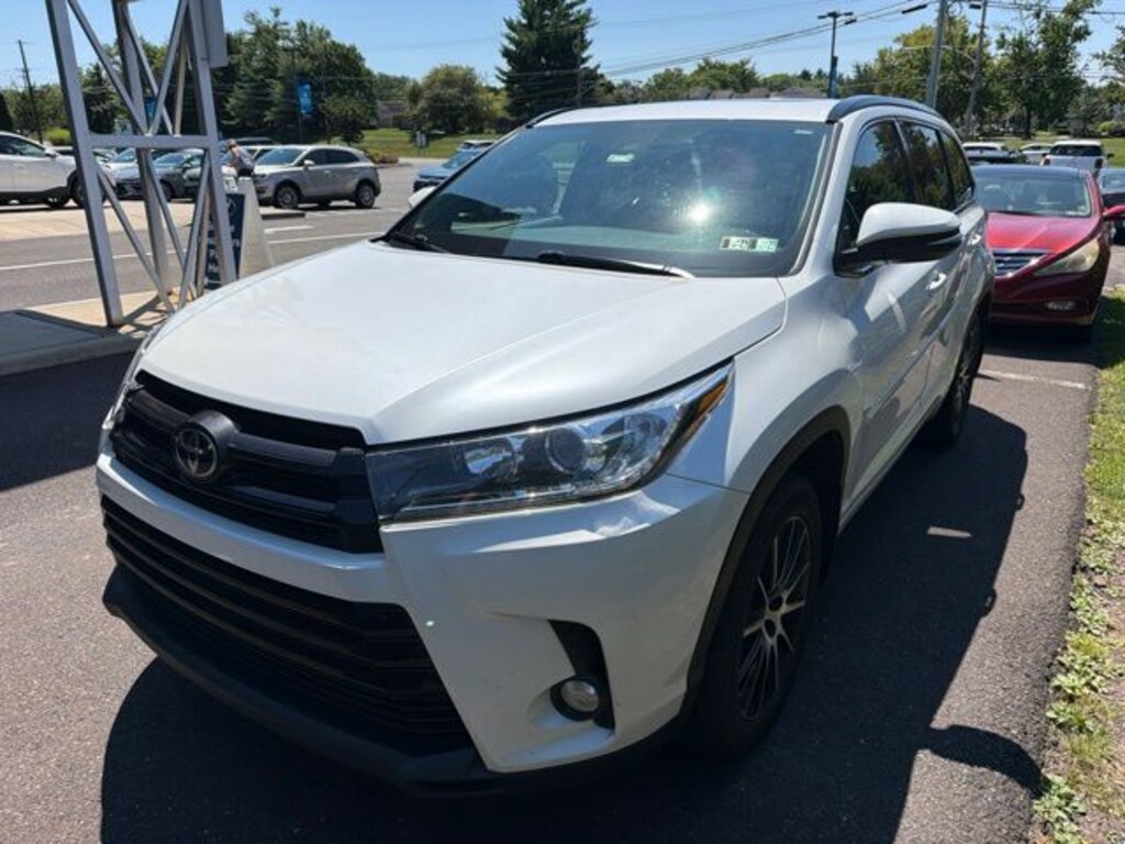 Used 2017 Toyota Highlander SE SUV