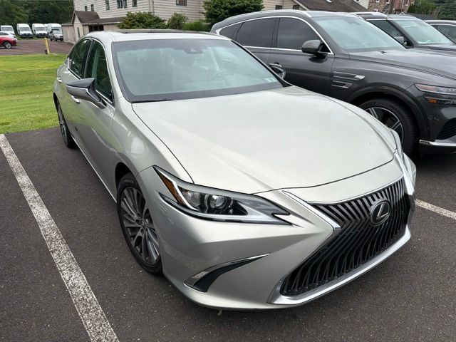 2019 Lexus ES 350 - Photo 15