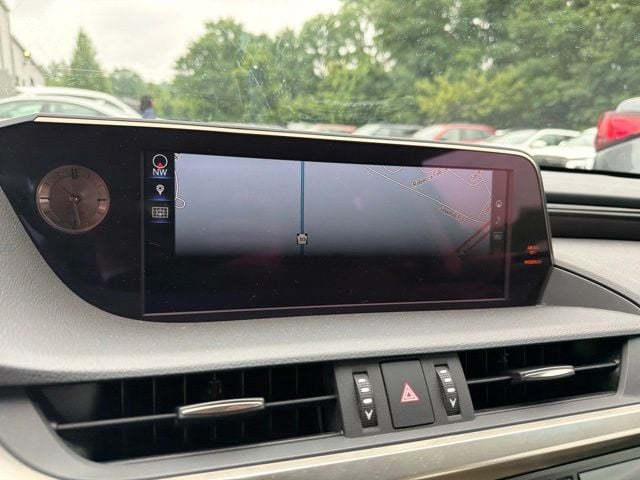 2019 Lexus ES 350 - Photo 24