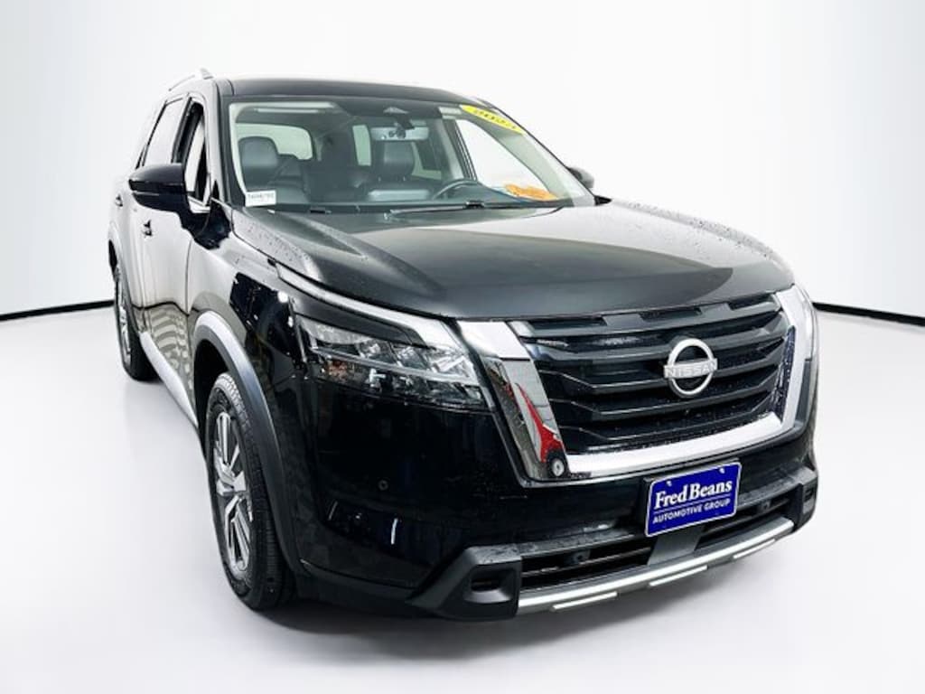Used 2023 Nissan Pathfinder SL SUV