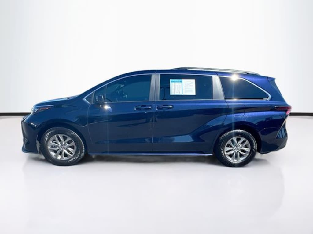 Used 2024 Toyota Sienna LE Minivan/Van