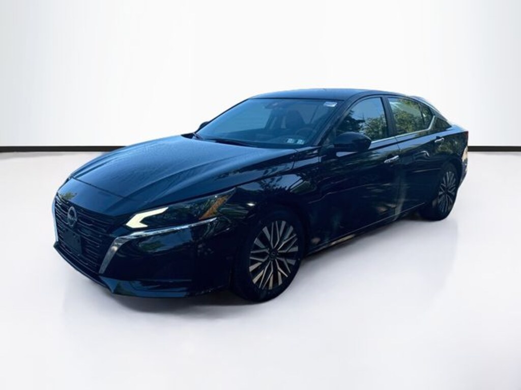 Used 2023 Nissan Altima 2.5 SV Sedan