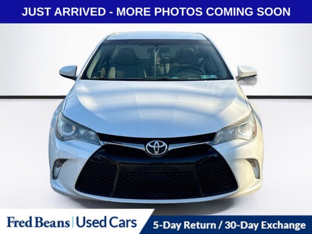 Used 2017 Toyota Camry SE Sedan