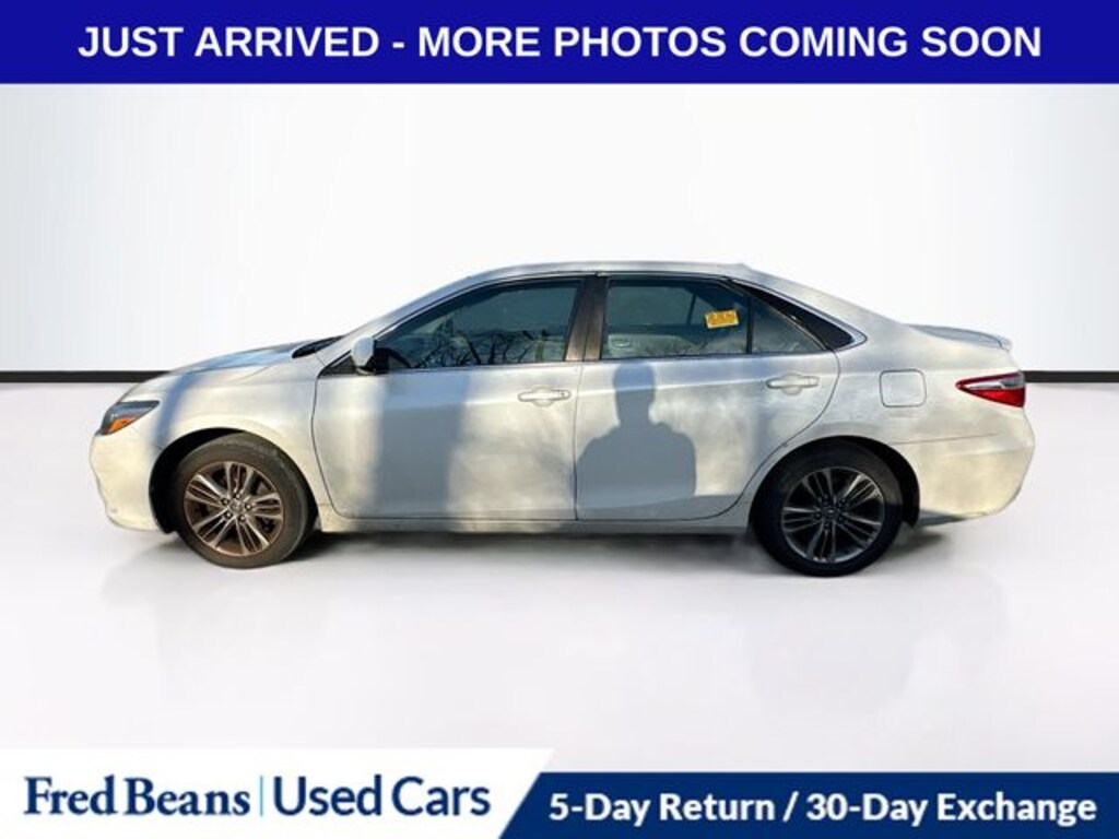 Used 2017 Toyota Camry SE Sedan