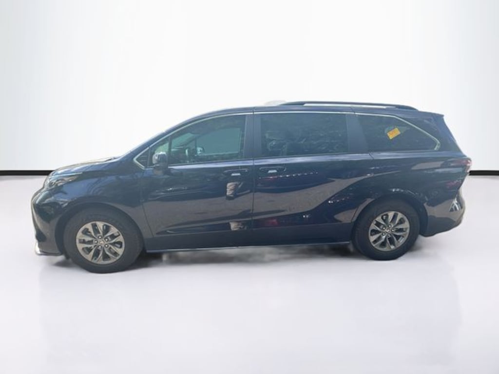 Used 2024 Toyota Sienna LE Minivan/Van