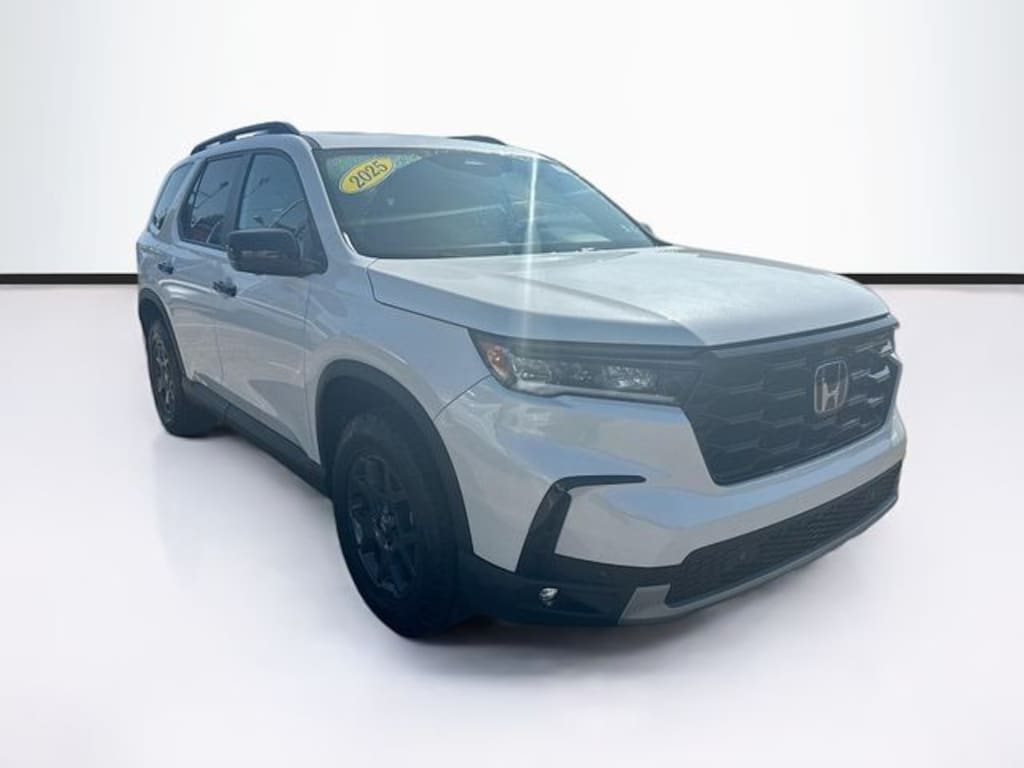 Used 2025 Honda Pilot TrailSport SUV