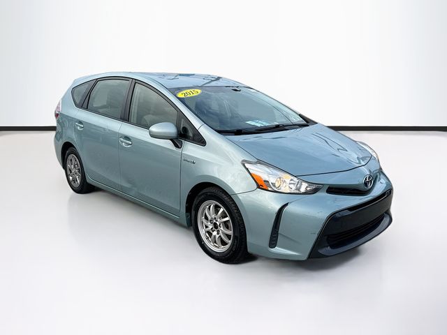 2015 Toyota Prius v Five's photo