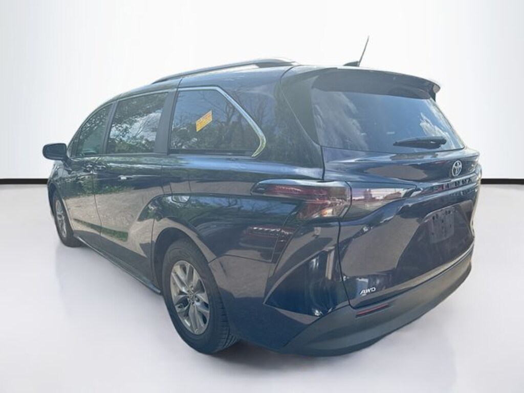 Used 2024 Toyota Sienna LE Minivan/Van