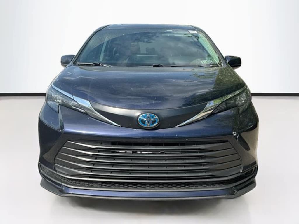 Used 2024 Toyota Sienna LE Minivan/Van