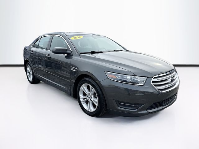 2016 Ford Taurus SEL's photo
