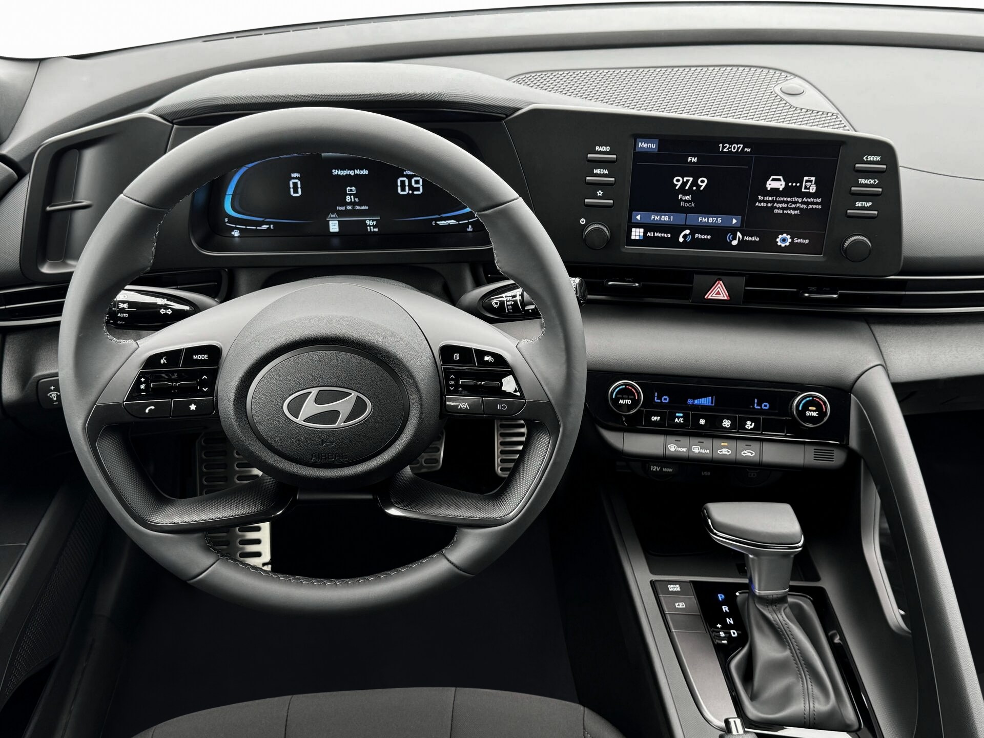 2025 Hyundai Elantra SEL - Photo 17