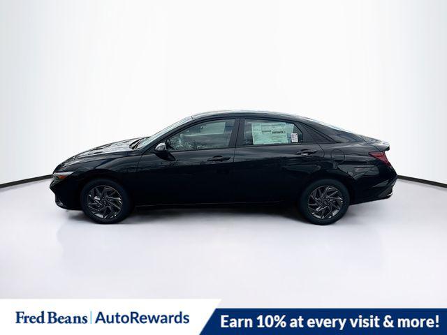 2026 Hyundai Elantra Hybrid Blue photo 3