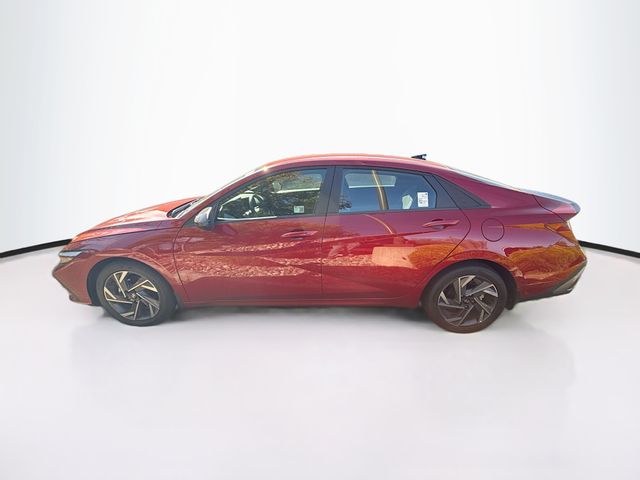 2025 Hyundai Elantra SEL Sport photo 3