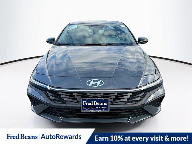 2026 Hyundai Elantra SEL Sport photo 2