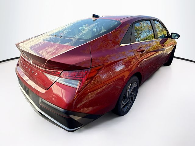 2025 Hyundai Elantra SEL Convenience photo 2