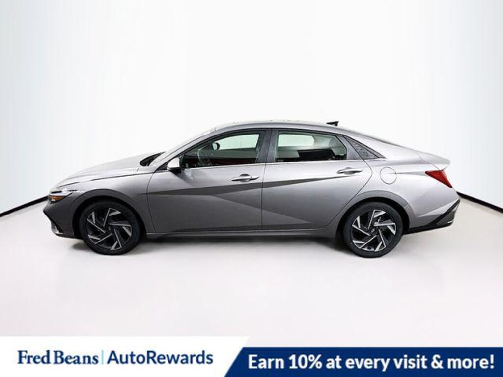 New 2025 Hyundai Elantra SEL Convenience Sedan