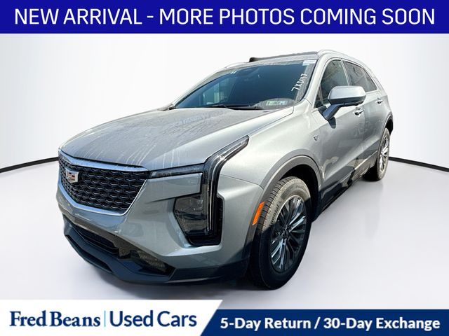 2025 Cadillac XT4 Premium Luxury photo 2