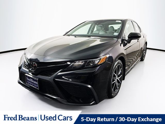 2022 Toyota Camry SE photo 3
