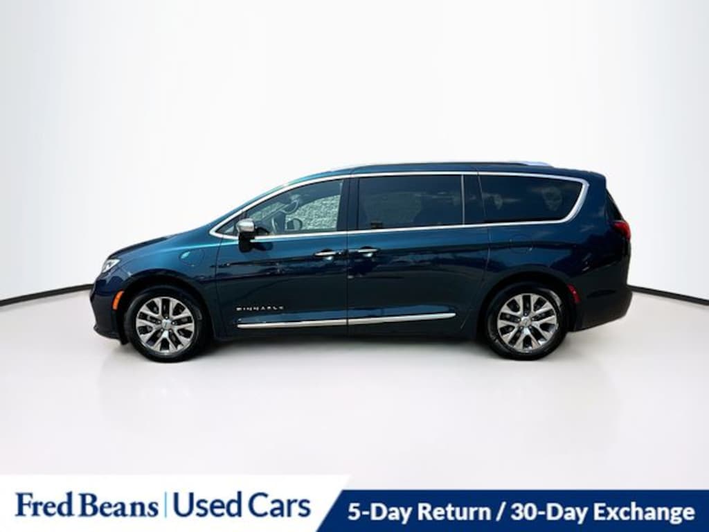 Certified 2022 Chrysler Pacifica Hybrid Pinnacle Van Passenger Van