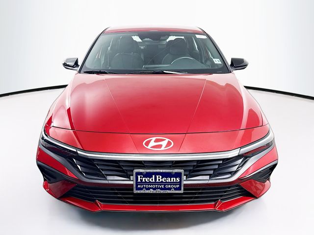 2025 Hyundai Elantra SEL Sport photo 2