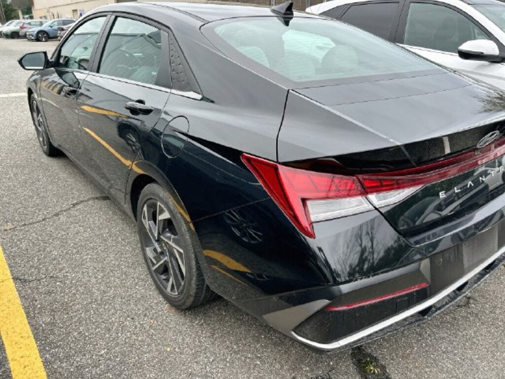 Certified 2025 Hyundai Elantra Hybrid Limited Sedan