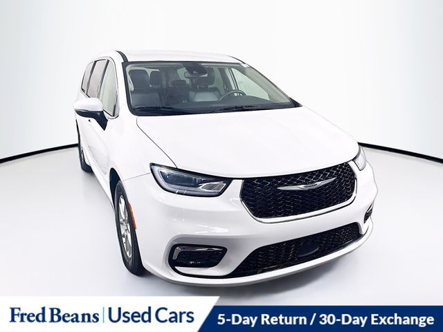 2023 Chrysler Pacifica Touring L's photo