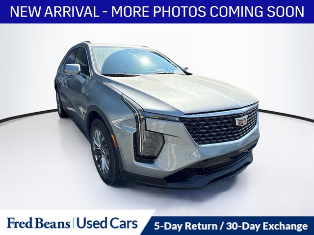 2025 Cadillac XT4 Premium Luxury photo 2