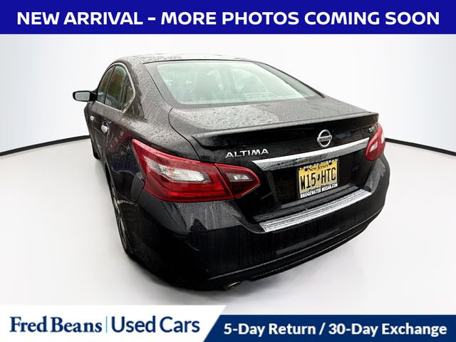 2017 Nissan Altima 2.5 SR photo 2