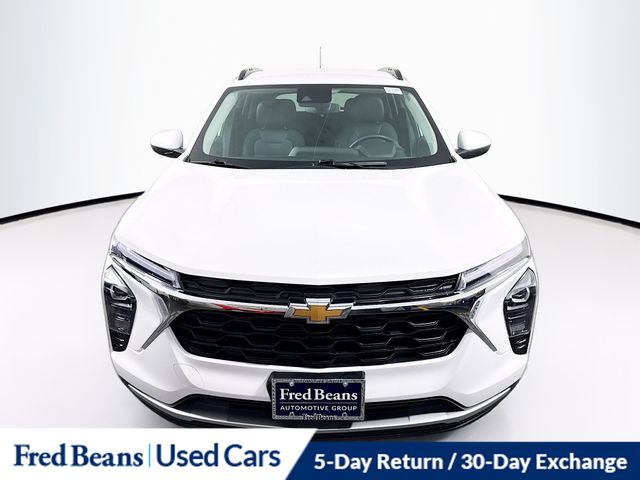 2024 Chevrolet Trax LT photo 2