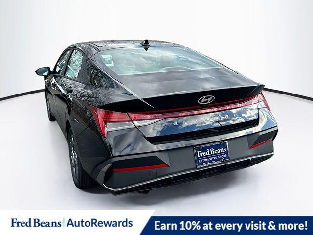 2026 Hyundai Elantra Hybrid Blue photo 4